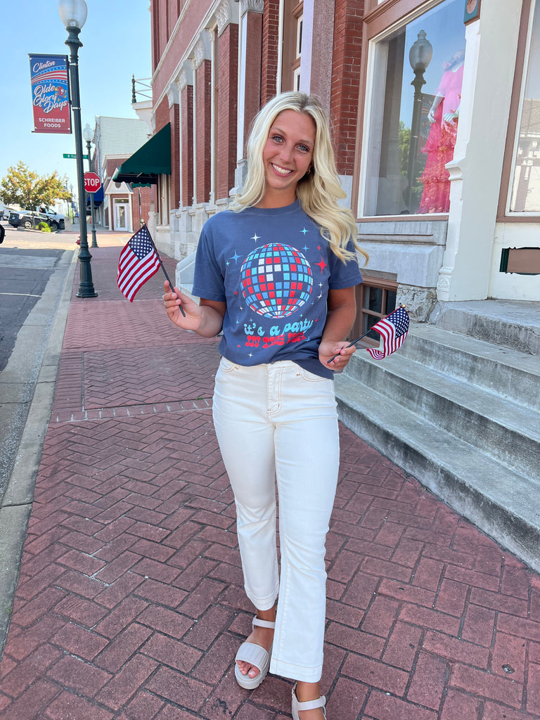PARTY IN THE USA GRAPHIC TEE – Crave Boutique