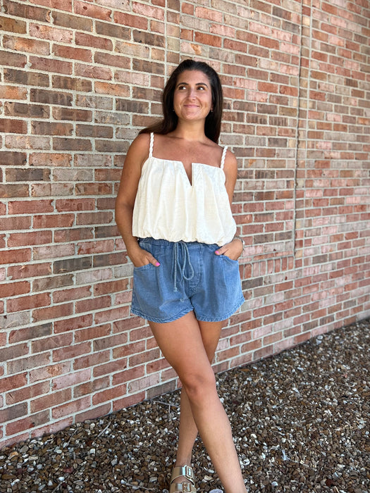 ELASTIC WAIST DENIM SHORTS