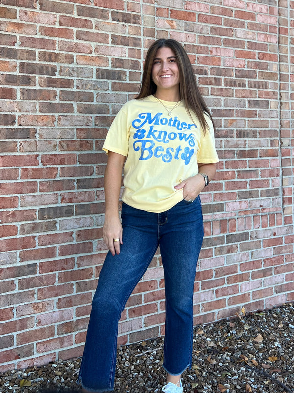 MOTHER KNOWS BEST GRAPHIC TEE