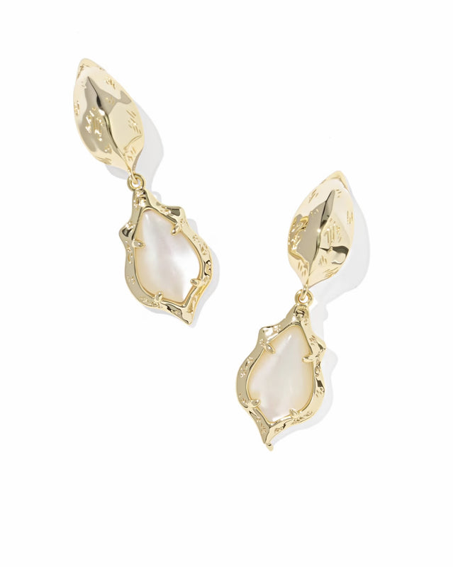 KENDRA SCOTT: ADRIANA SCALLOPED FRAME HUGGIE HOOP
