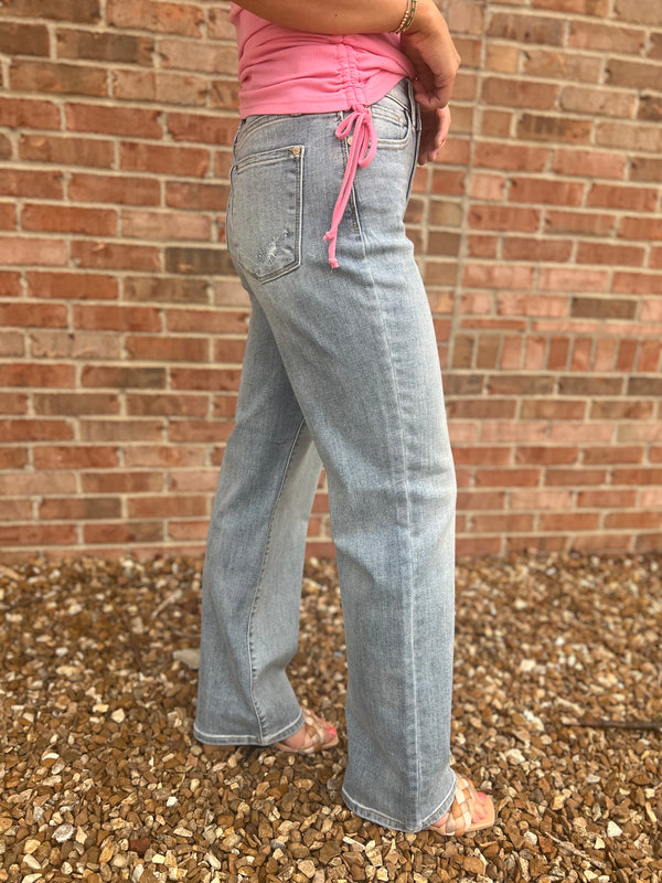 LIGHTWASH STRAIGHT LEG JEAN