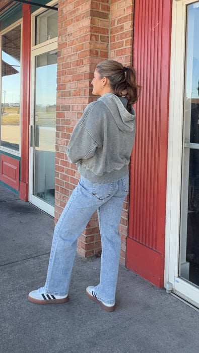 STONE WASH STRAIGHT LEG JEAN