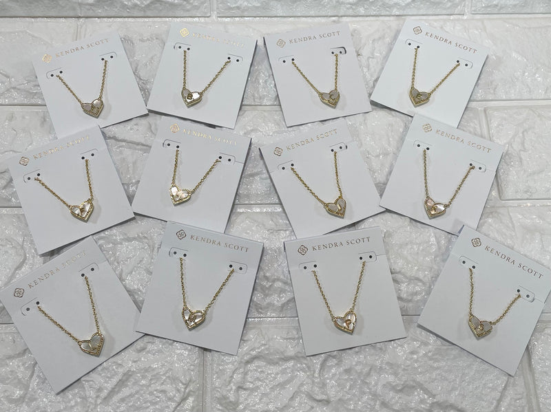 KENDRA SCOTT: HEART LETTER NECKLACE
