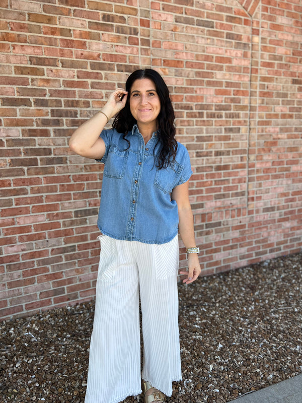COLLARED CHAMBRAY TOP