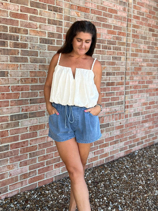 ELASTIC WAIST DENIM SHORTS