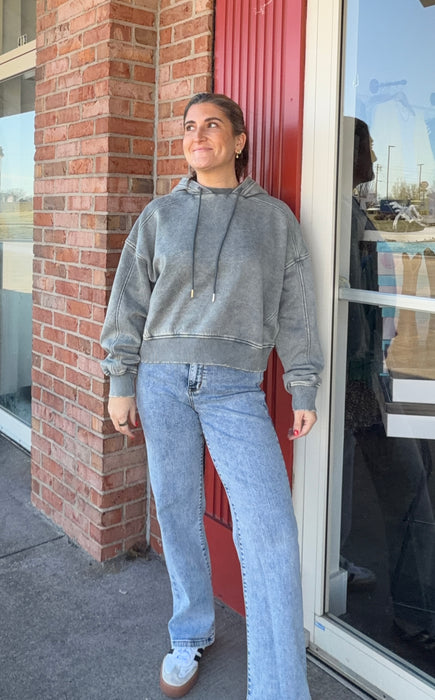 STONE WASH STRAIGHT LEG JEAN