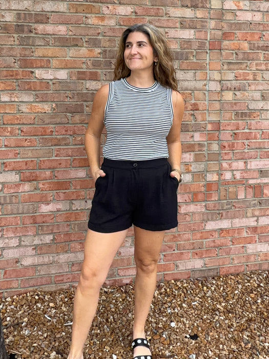 BLACK SHORTS WITH PLEATS