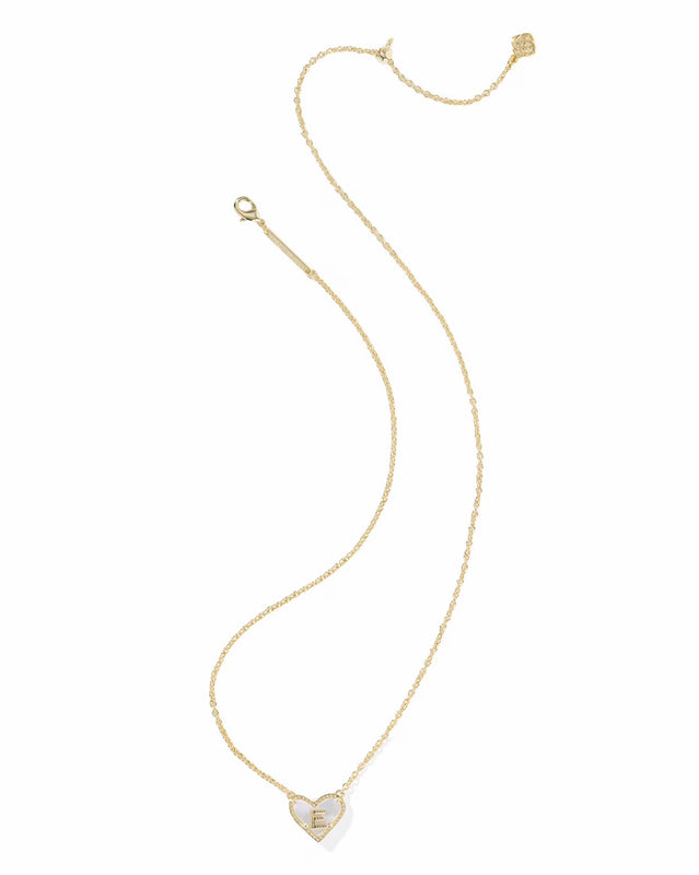 KENDRA SCOTT: HEART LETTER NECKLACE