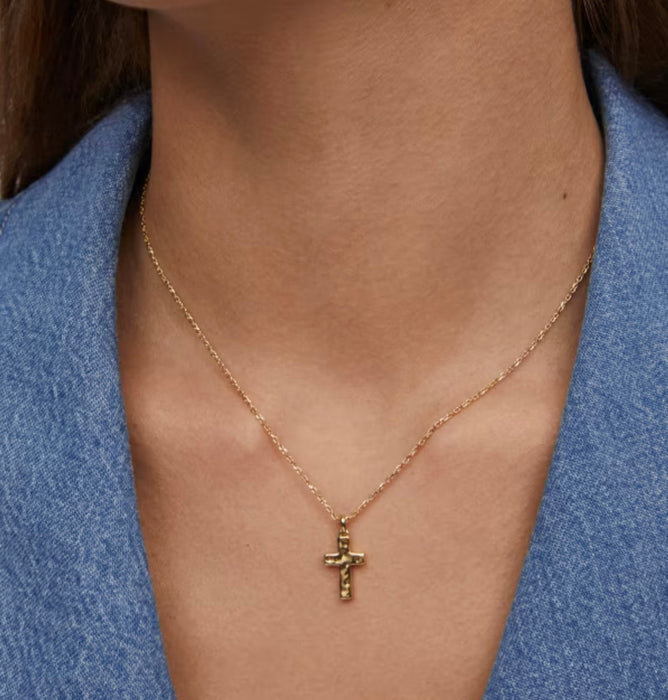KENDRA SCOTT: CROSS PENDANT GOLD METAL