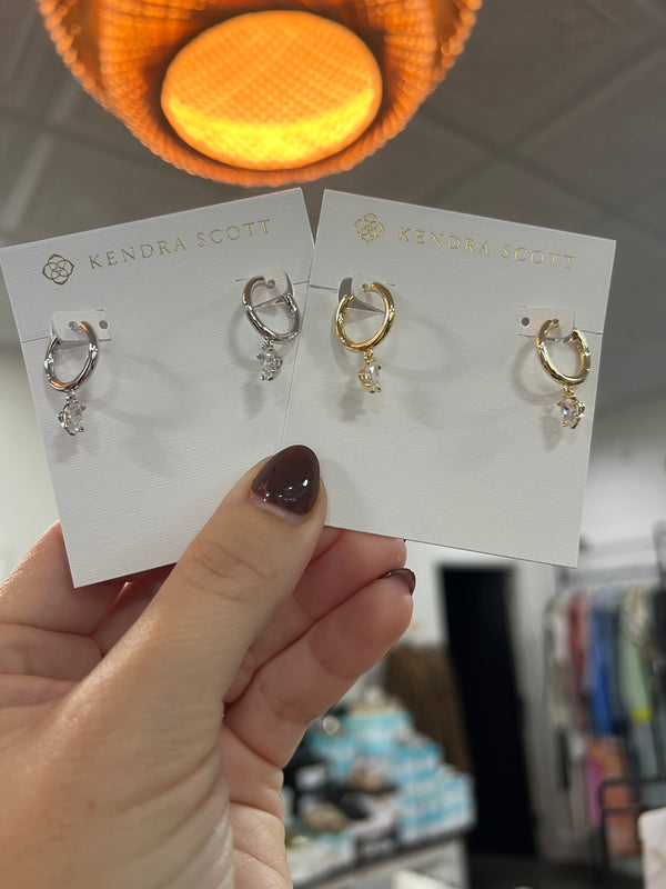KENDRA SCOTT: CAILIN SINGLE STONE HUGGIE HOOP