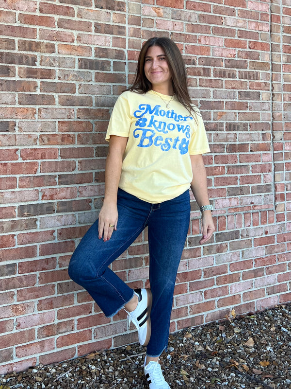 MOTHER KNOWS BEST GRAPHIC TEE