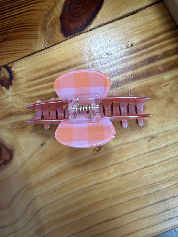 PEACHY CHECKERED CLAW CLIP