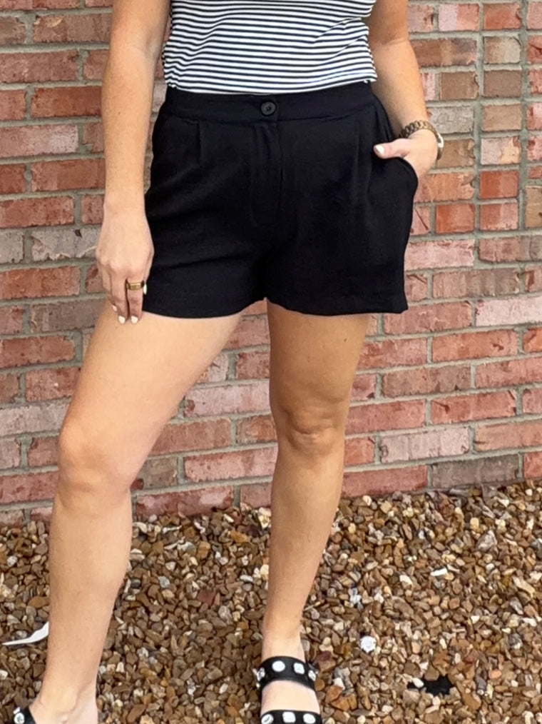 BLACK SHORTS WITH PLEATS