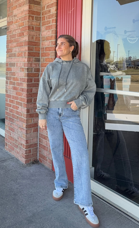 STONE WASH STRAIGHT LEG JEAN