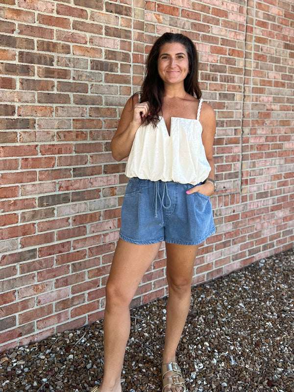 ELASTIC WAIST DENIM SHORTS