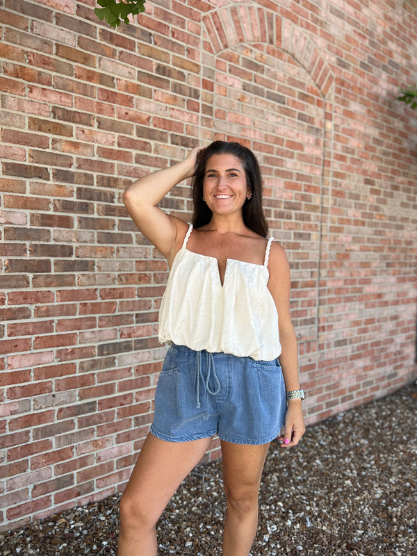 ELASTIC WAIST DENIM SHORTS