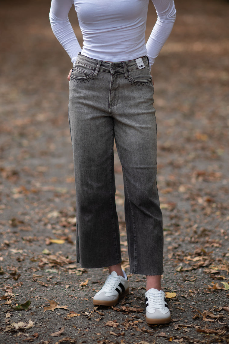 FRONT POCKET EMBROIDERED JEANS