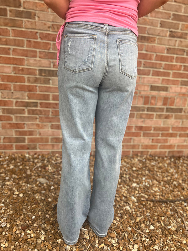 LIGHTWASH STRAIGHT LEG JEAN