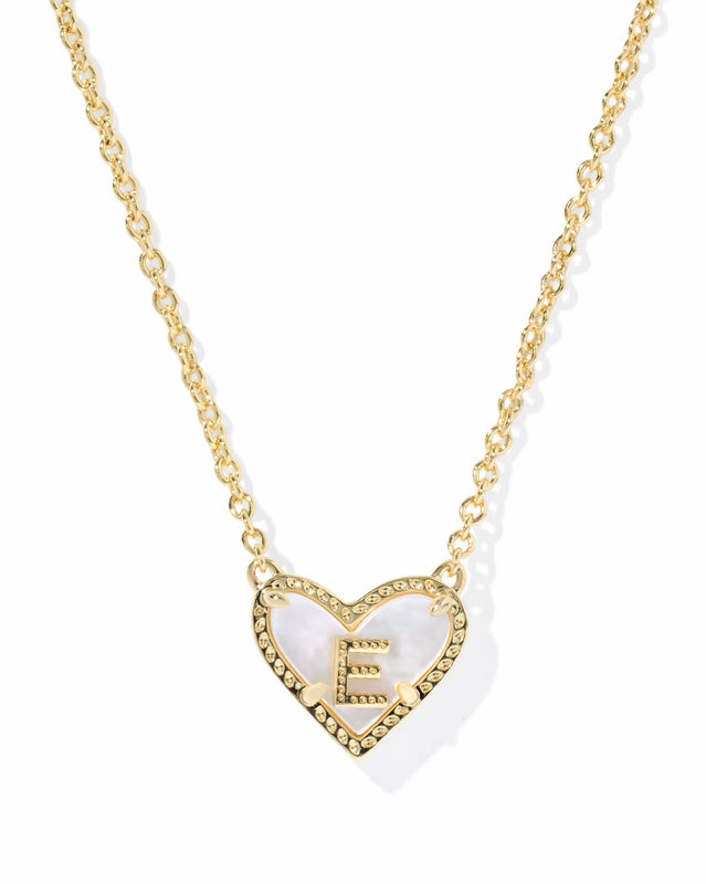 KENDRA SCOTT: HEART LETTER NECKLACE
