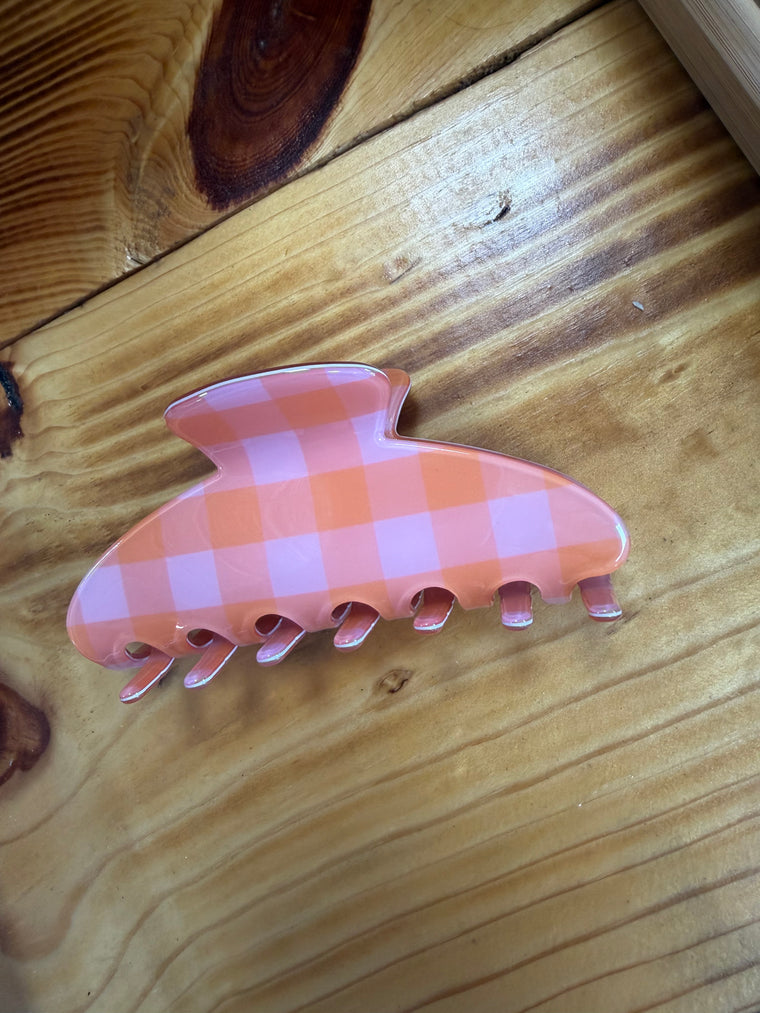 PEACHY CHECKERED CLAW CLIP