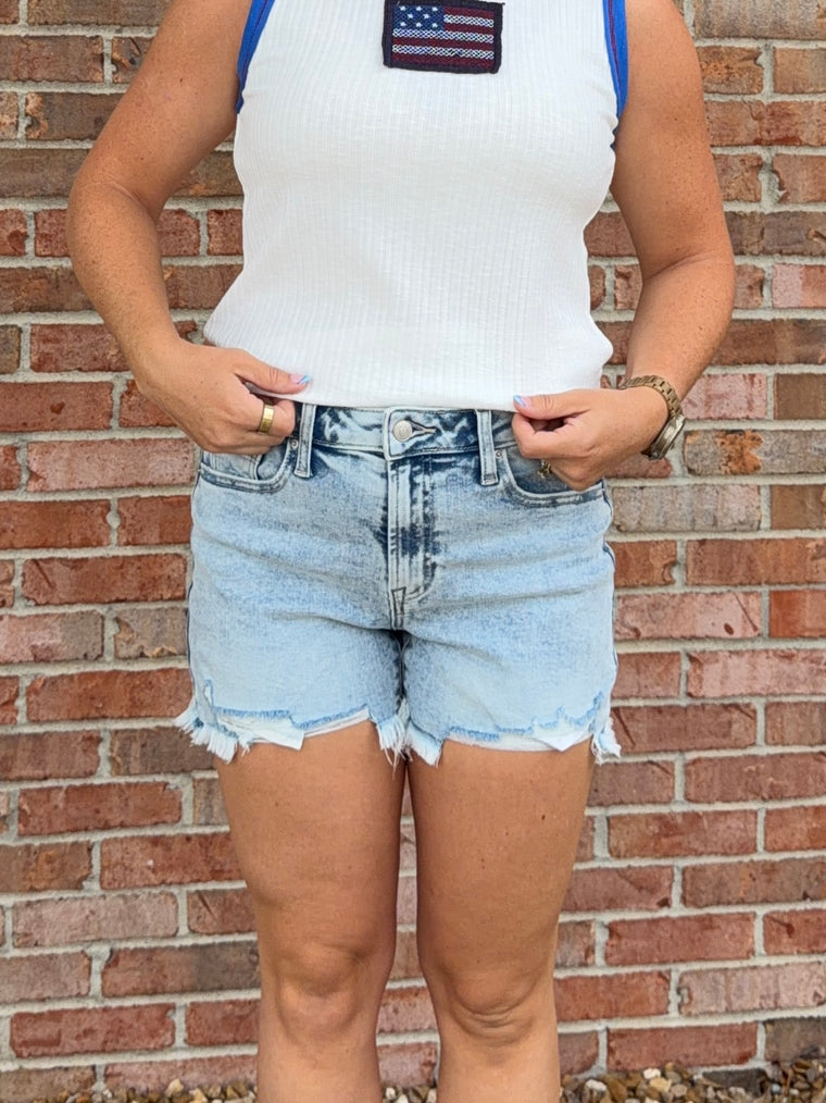 DISTRESSED HEM LIGHTWASH SHORTS