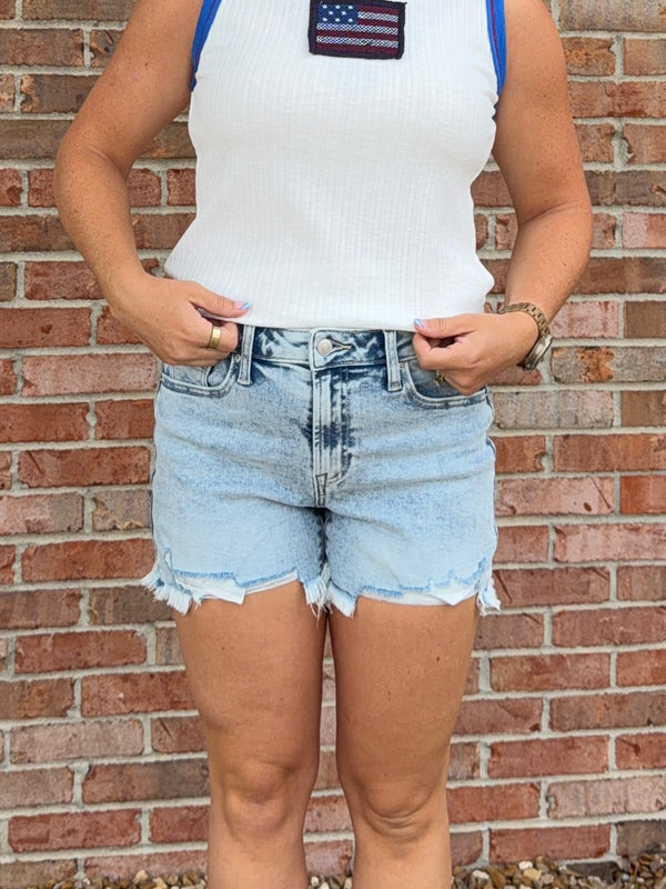 DISTRESSED HEM LIGHTWASH SHORTS