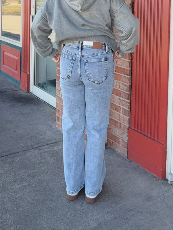 STONE WASH STRAIGHT LEG JEAN