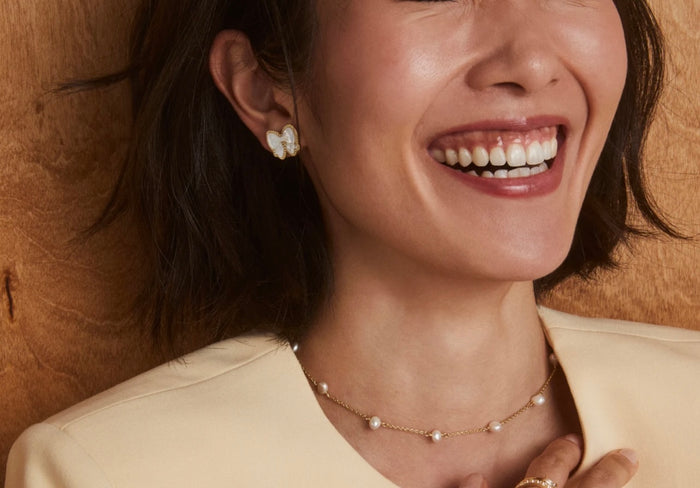KENDRA SCOTT: HALEY BOW STUD EARRING