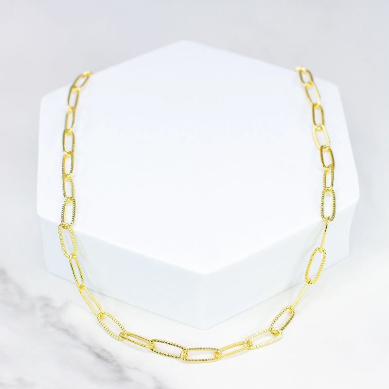 GOLD TEXTURE PAPER CLIP NECKLACE