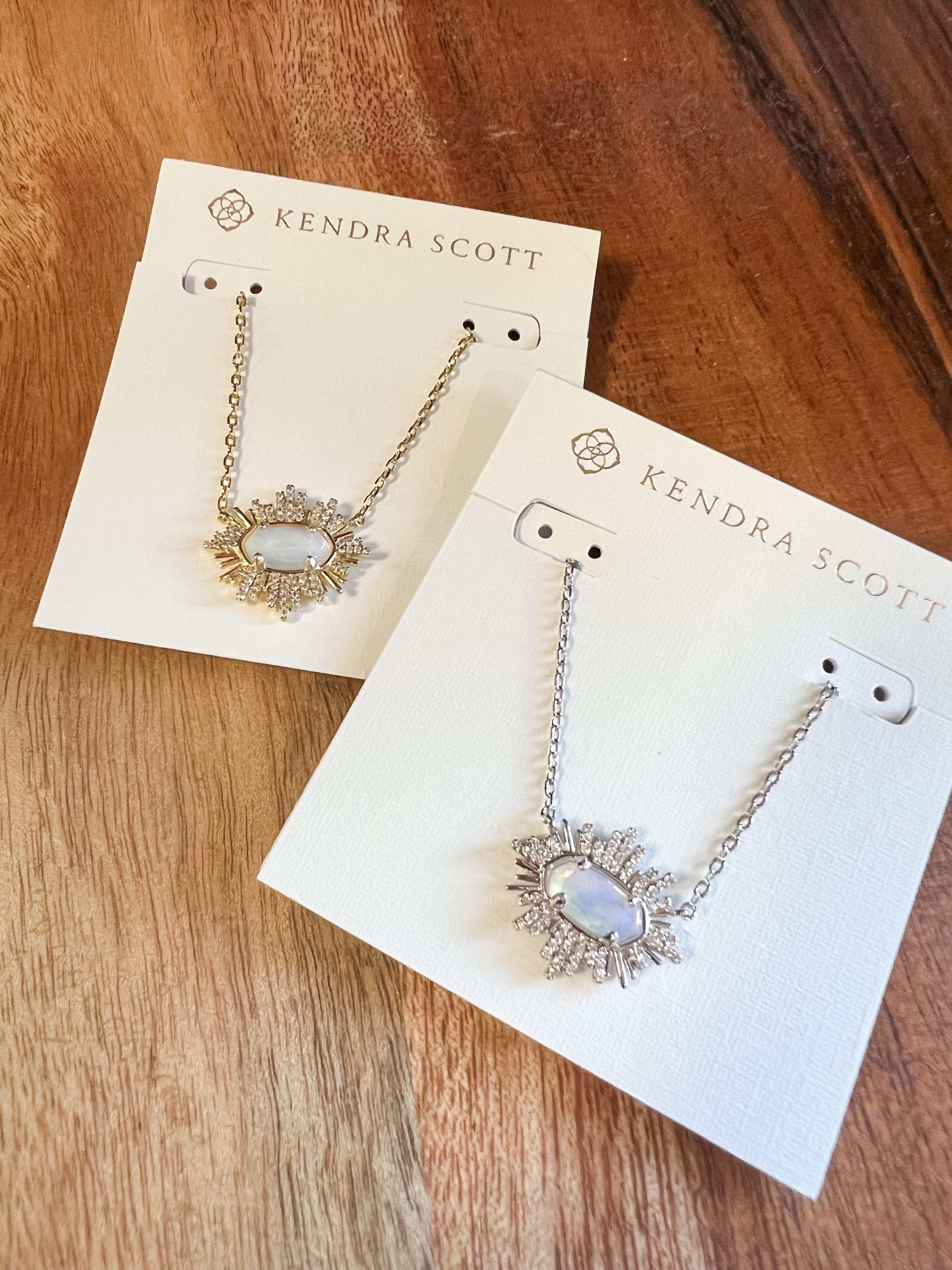 KENDRA SCOTT: GRAYSON SUNBURST NECKLACE