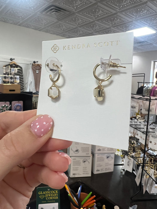 KENDRA SCOTT: TOMON HUGGIE EARRING