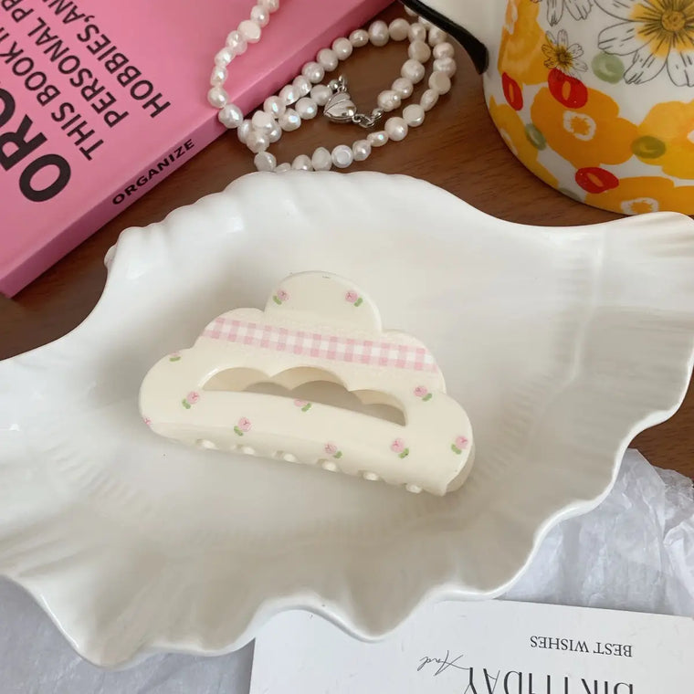 SCALLOPED CLAW CLIP