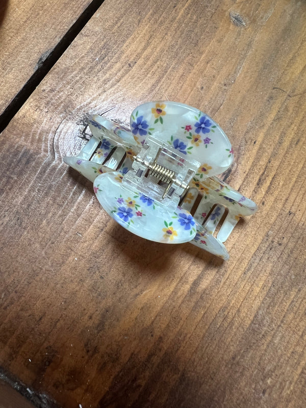 DAINTY FLORAL CLAW CLIP