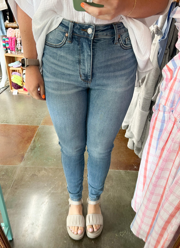 TUMMY CONTROL SKINNY JEANS
