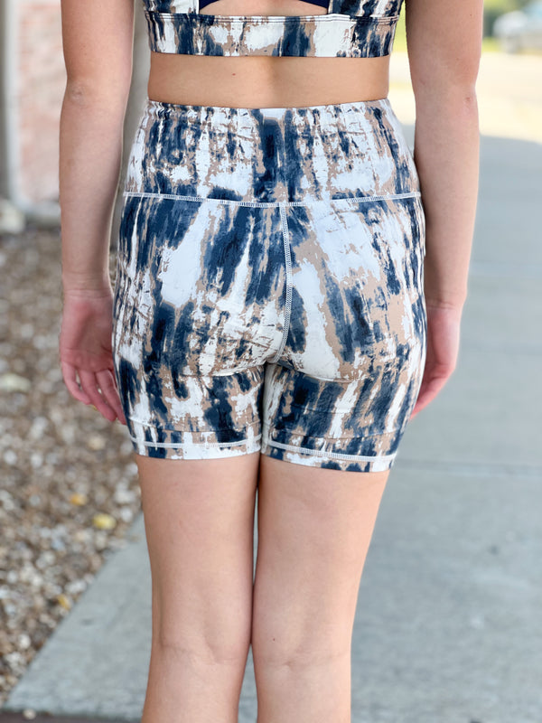 SNOWY LAKE BIKER SHORTS