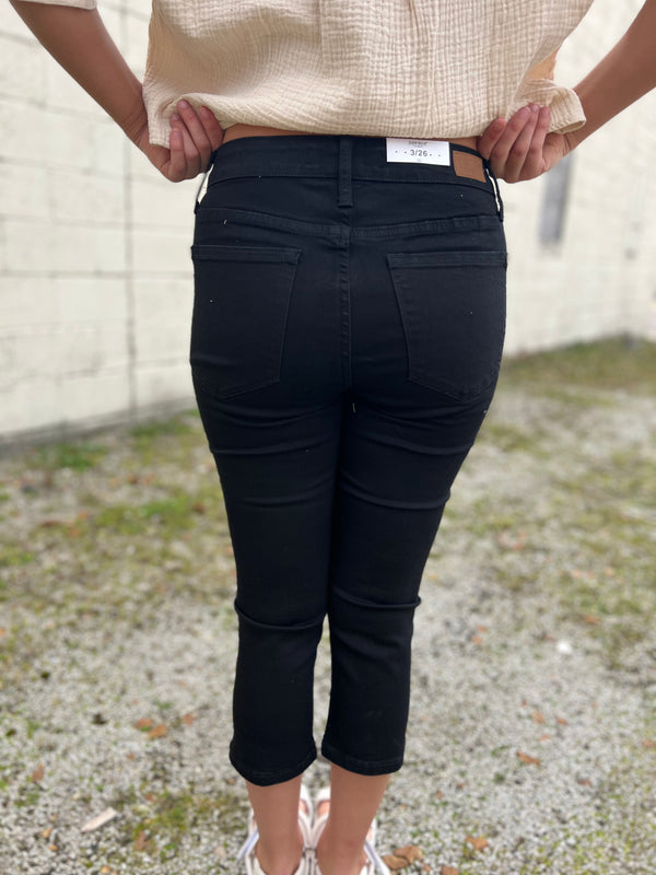 BLACK CAPRI JEANS