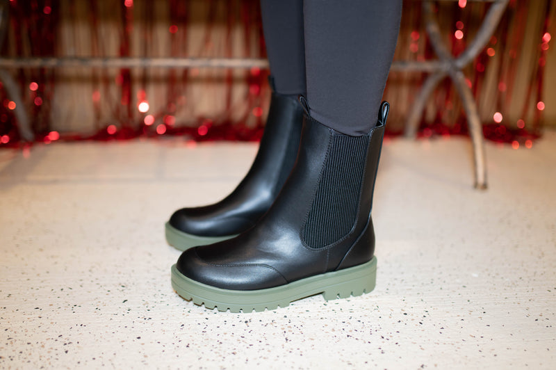 GROTTO BLACK AND OLIVE BOOT
