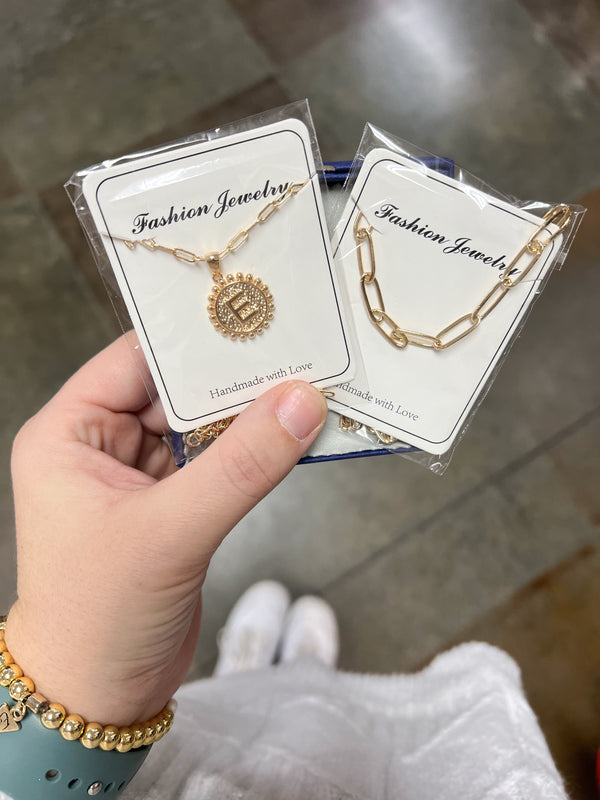 LAYERED INITIAL PENDANT NECKLACE