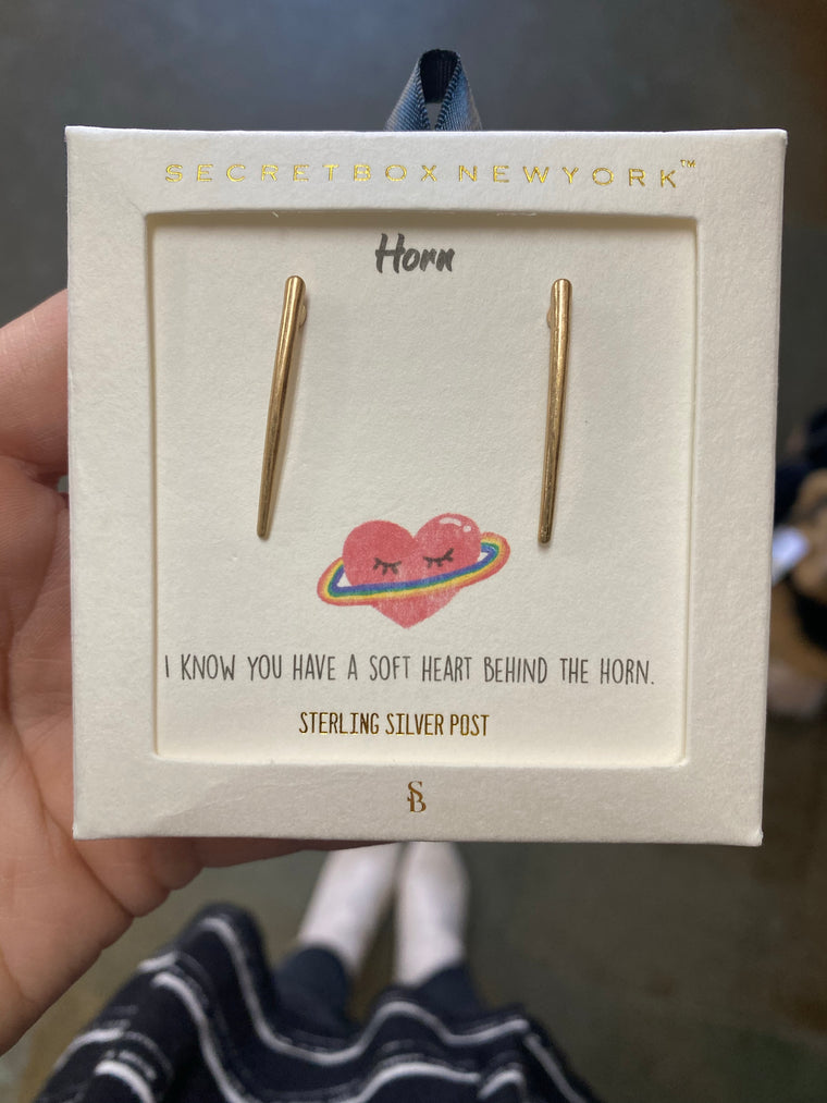 BOXED STUD EARRINGS