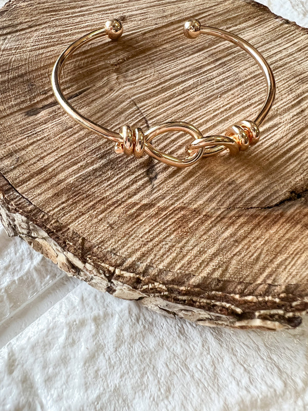 INIFNITY LOOP CUFF BRACELET