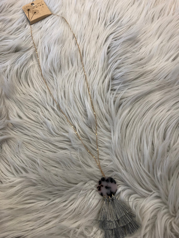 GRAY MARBLED NECKLACE