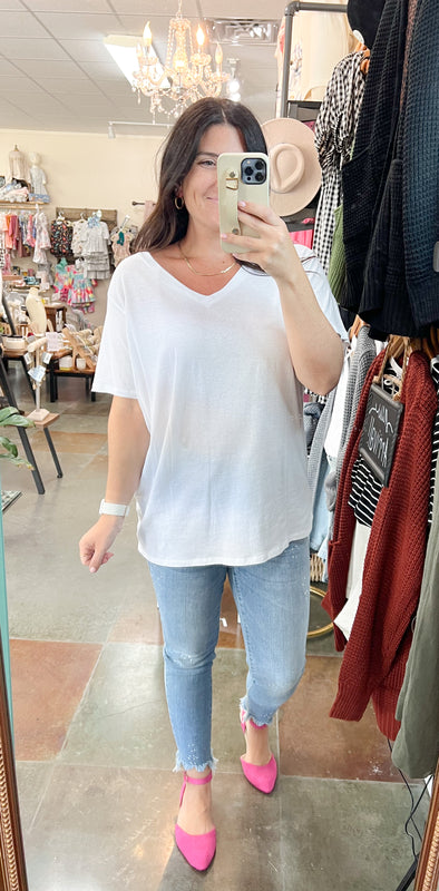 CLASSIC V NECK TEE