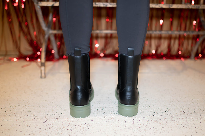 GROTTO BLACK AND OLIVE BOOT