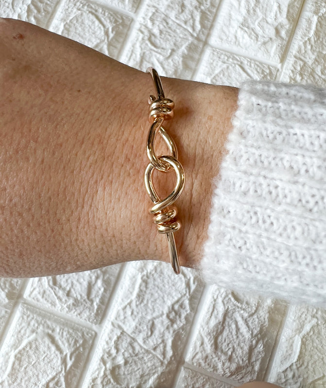 INIFNITY LOOP CUFF BRACELET