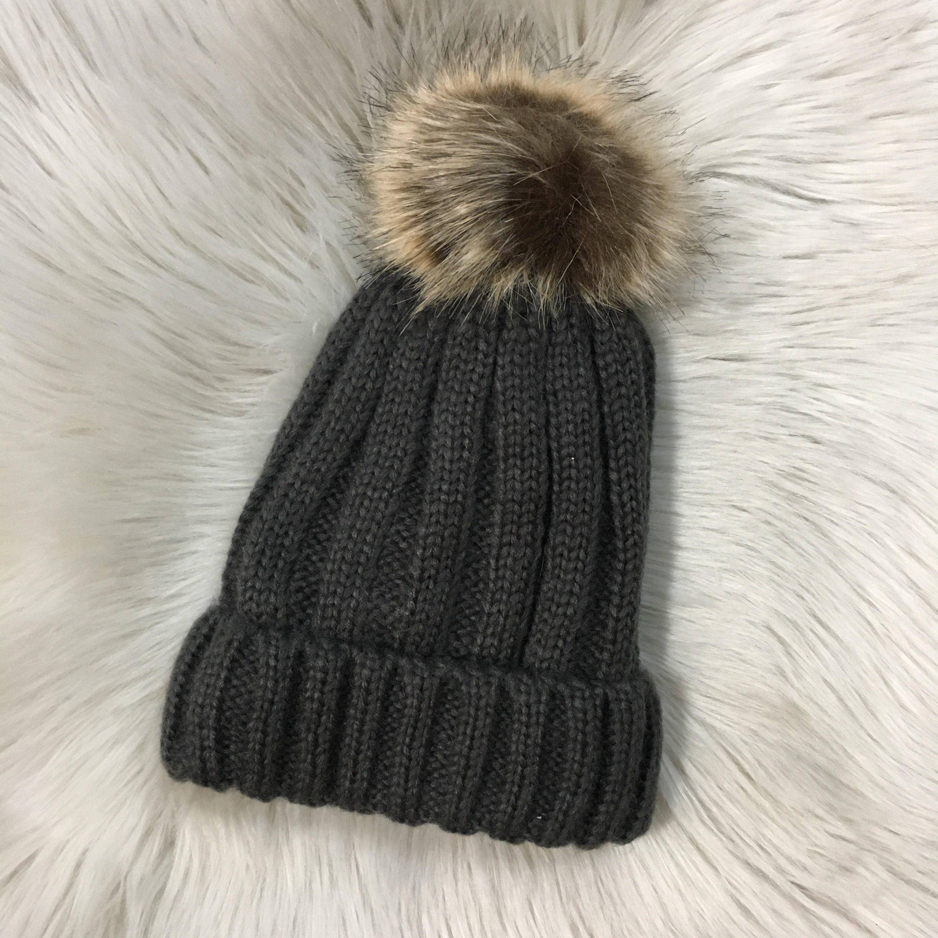 RIBBED BEANIE WITH FAUX FUR