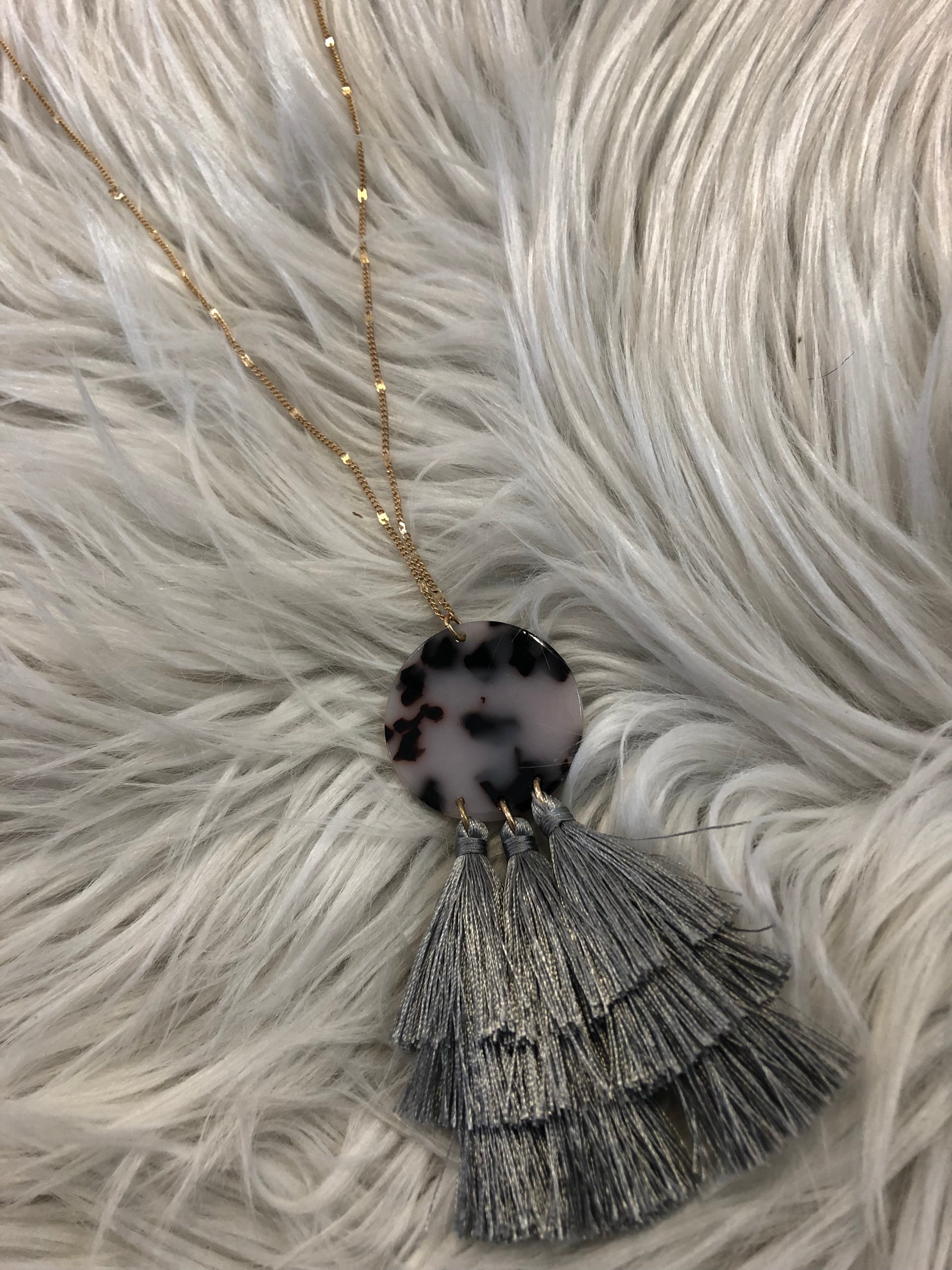 GRAY MARBLED NECKLACE
