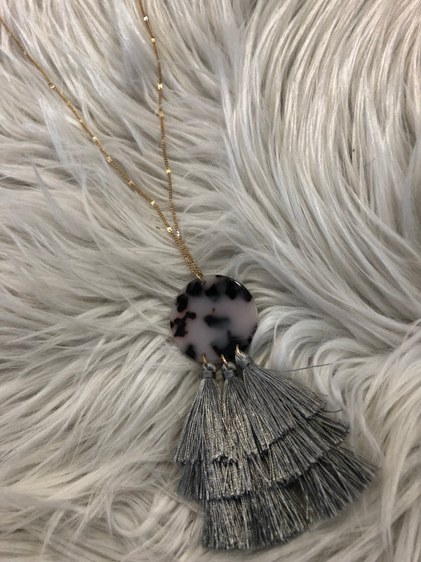 GRAY MARBLED NECKLACE