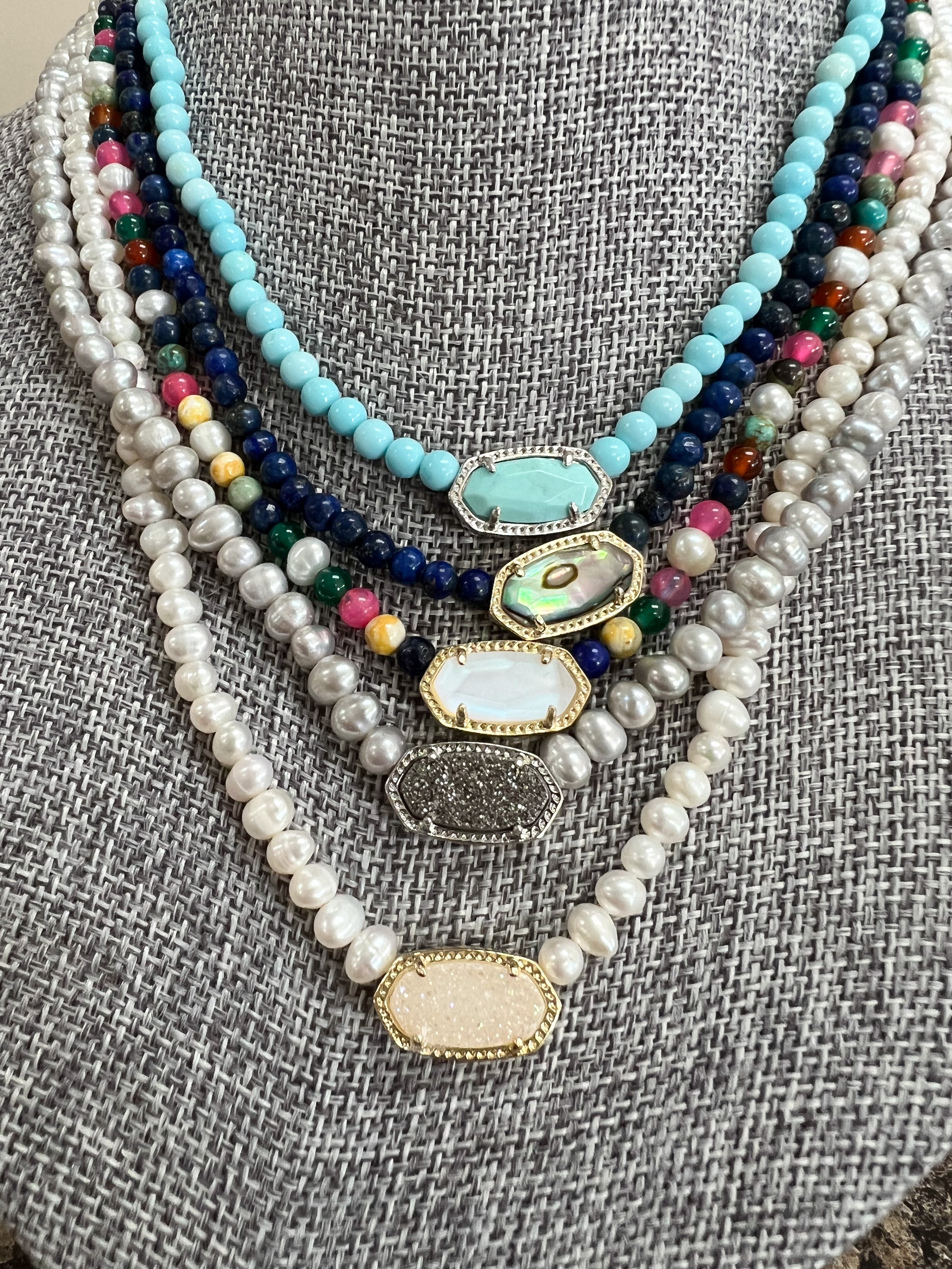 KENDRA SCOTT: BEADED ELISA NECKLACE