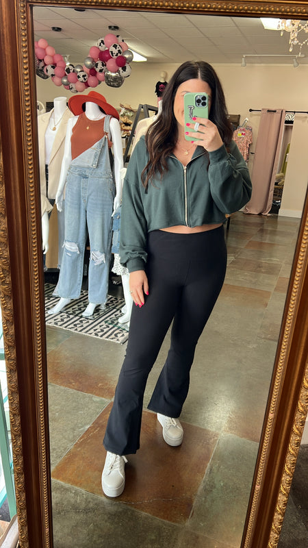 Wear Flare Yoga Pants Outfit What To Wear With Flare Leggings, As Told By Someone Who Wear Flare Yoga Pants Outfit What To Wear With Flare Leggings, As Told By Someone Who