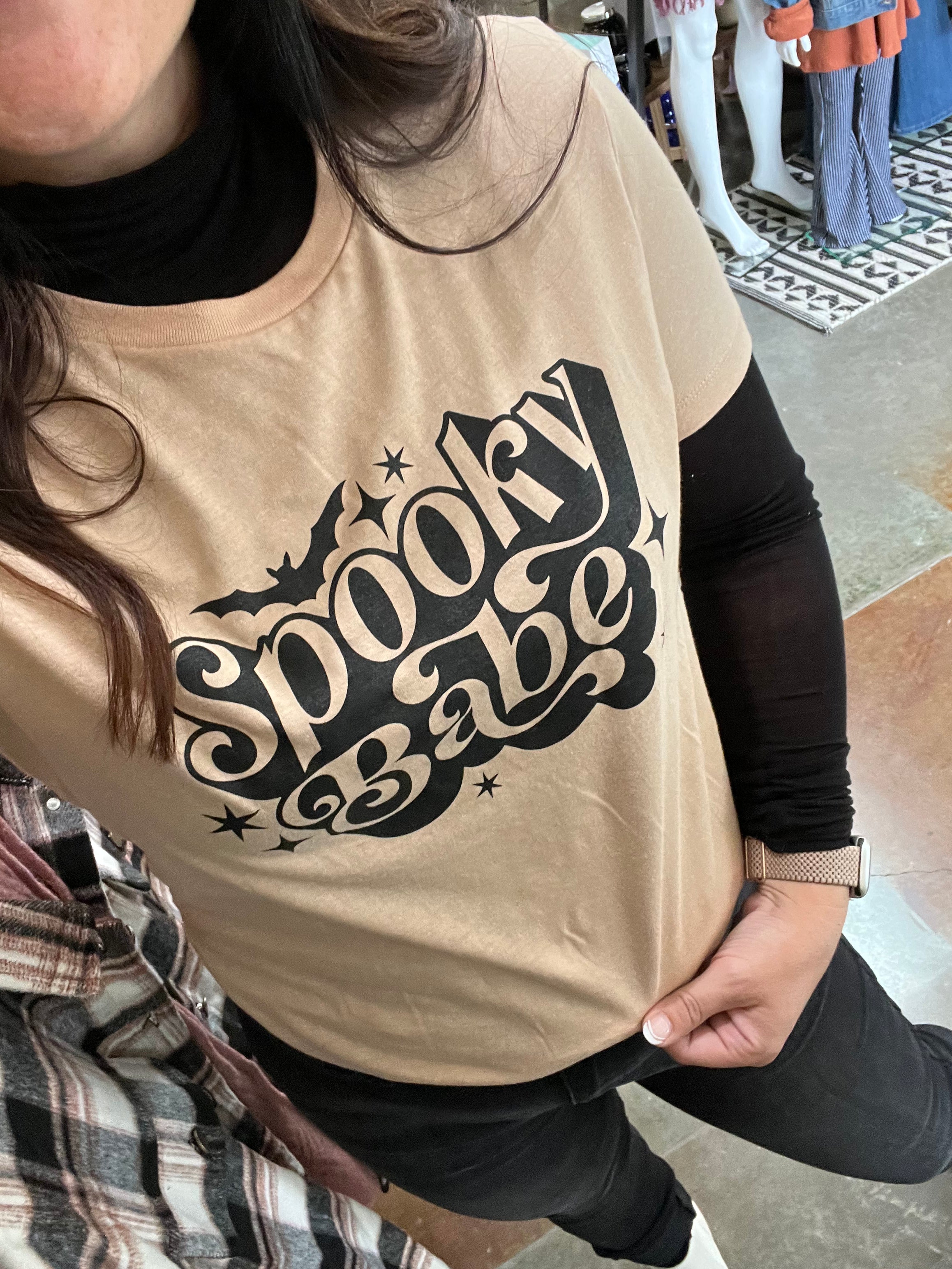 SPOOKY BABE GRAPHIC TEE